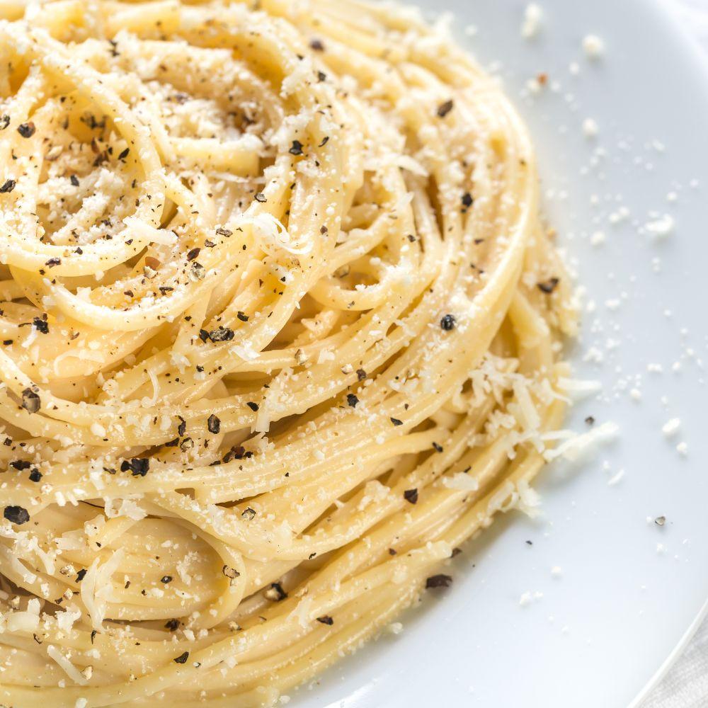 Authentic cacio e pepe recipe with creamy sauce, Pecorino Romano, and black pepper