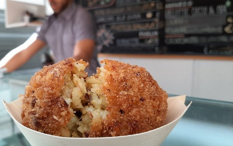 Cacio e Pepe Suppli in Mercato Testaccio