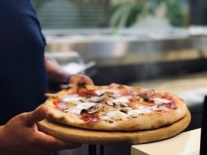 How to make a Roman Pizza in Rome , masterclass